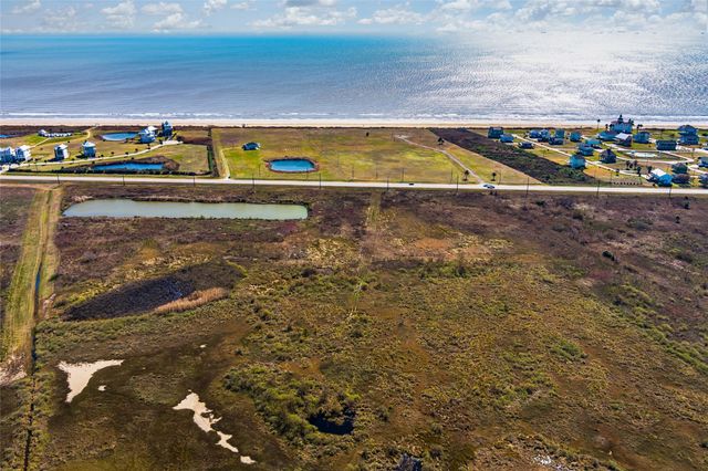 201 Tx-87, Gilchrist, TX 77617