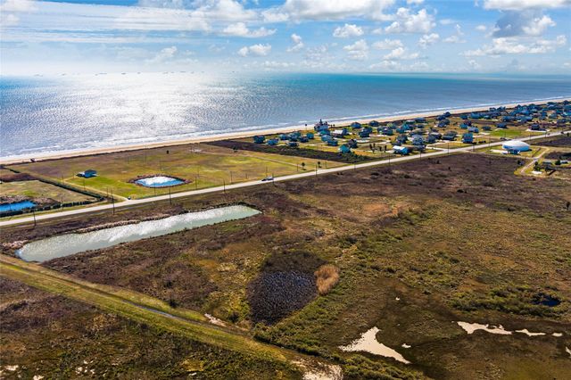 201 Tx-87, Gilchrist, TX 77617