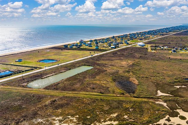 201 Tx-87, Gilchrist, TX 77617