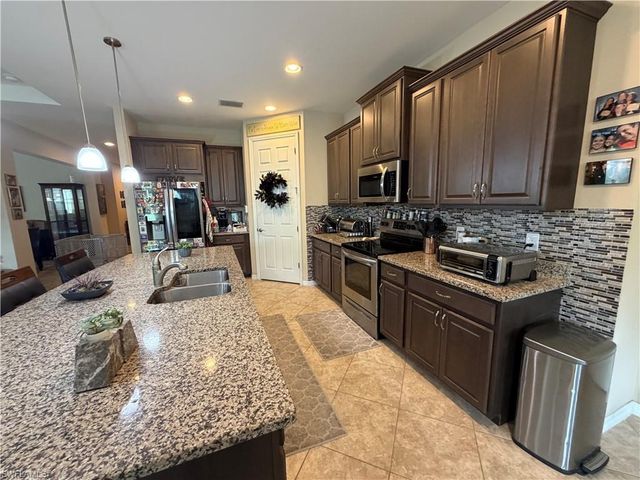 3115 Amadora CIR, Cape Coral, FL 33909