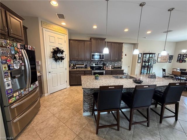 3115 Amadora CIR, Cape Coral, FL 33909