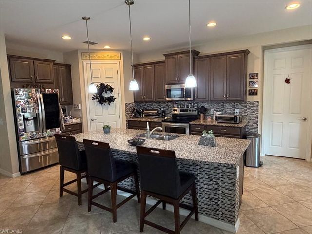 3115 Amadora CIR, Cape Coral, FL 33909