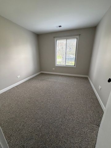 823 E Coach Road 5, Palatine, IL 60074