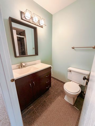 823 E Coach Road 5, Palatine, IL 60074