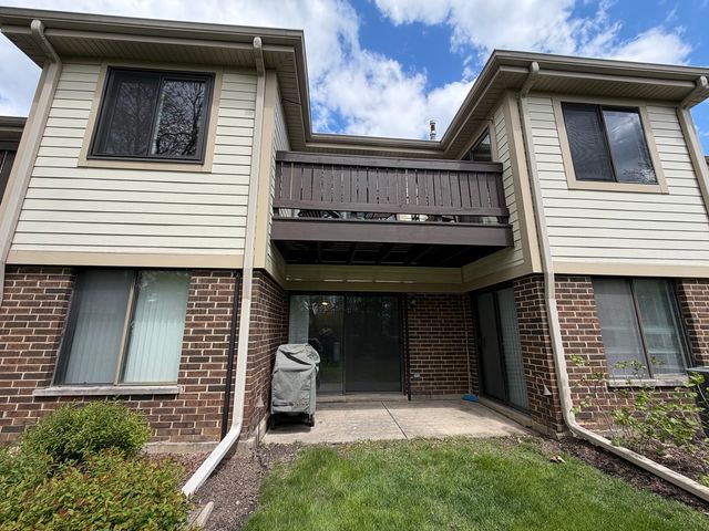 823 E Coach Road 5, Palatine, IL 60074