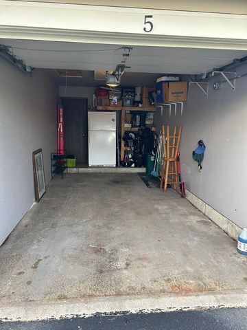 823 E Coach Road 5, Palatine, IL 60074
