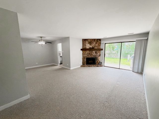 823 E Coach Road 5, Palatine, IL 60074