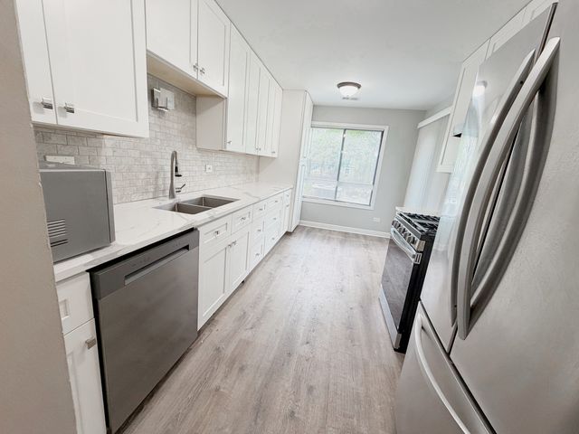 823 E Coach Road 5, Palatine, IL 60074