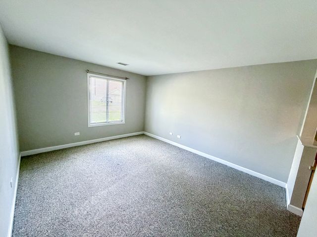 823 E Coach Road 5, Palatine, IL 60074