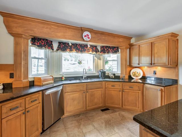 31 Fawn Lake Trail NE, White, GA 30184
