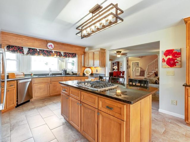 31 Fawn Lake Trail NE, White, GA 30184