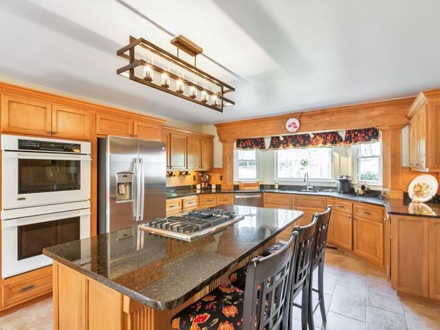 31 Fawn Lake Trail NE, White, GA 30184