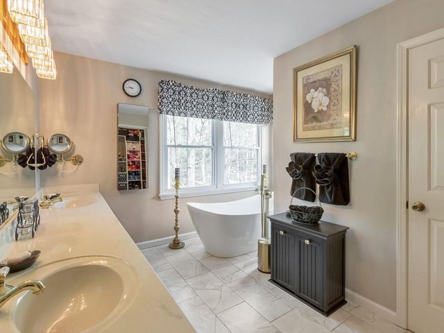 31 Fawn Lake Trail NE, White, GA 30184