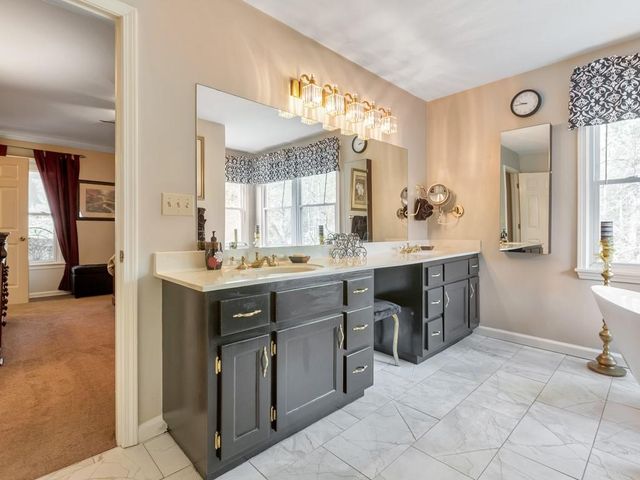 31 Fawn Lake Trail NE, White, GA 30184