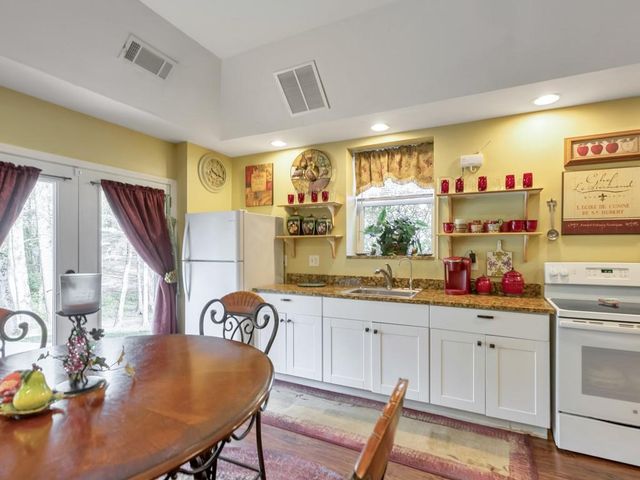 31 Fawn Lake Trail NE, White, GA 30184