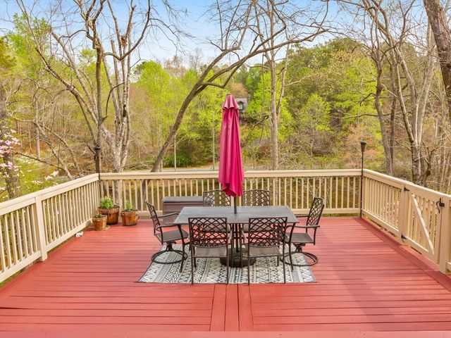 31 Fawn Lake Trail NE, White, GA 30184