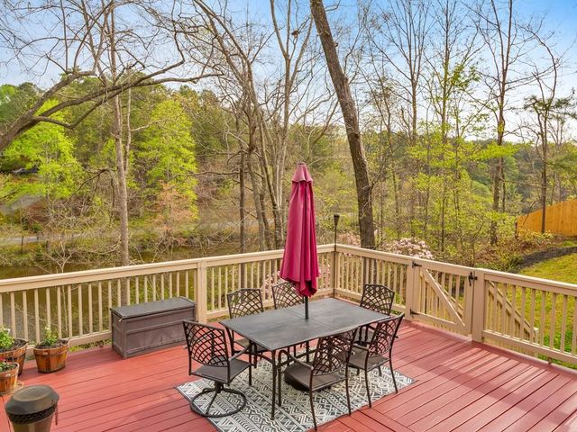 31 Fawn Lake Trail NE, White, GA 30184