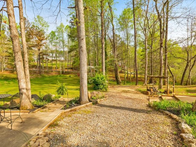 31 Fawn Lake Trail NE, White, GA 30184