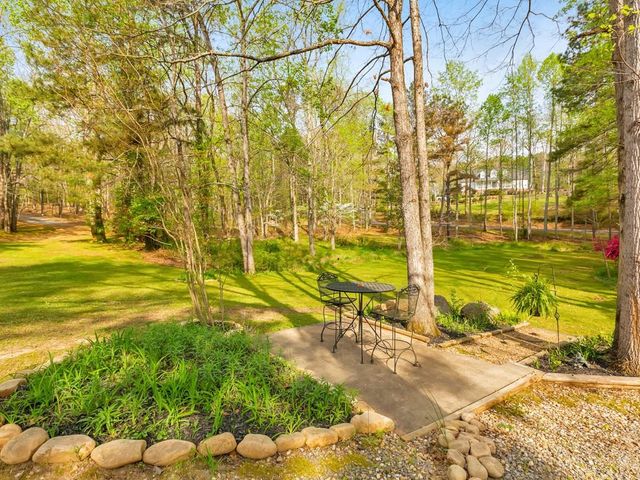31 Fawn Lake Trail NE, White, GA 30184