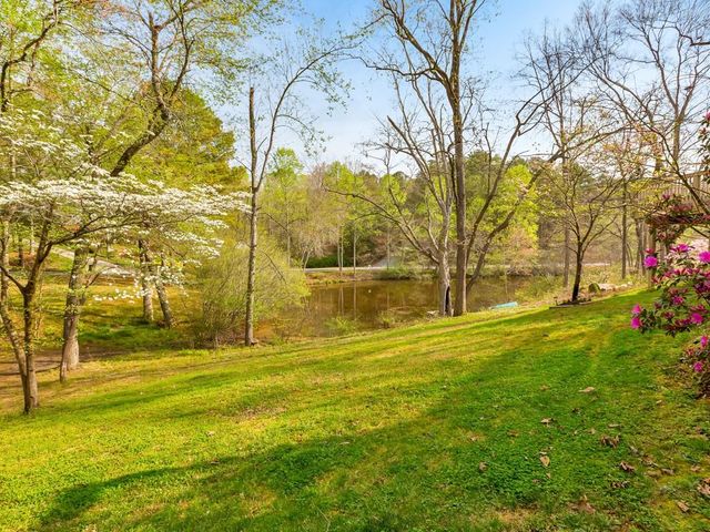31 Fawn Lake Trail NE, White, GA 30184