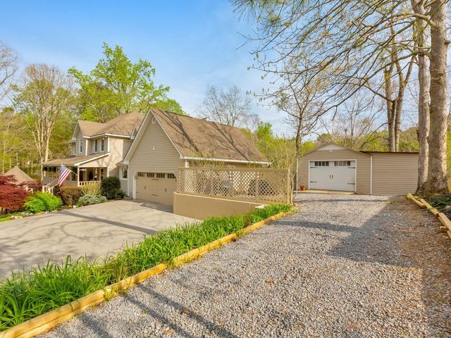 31 Fawn Lake Trail NE, White, GA 30184