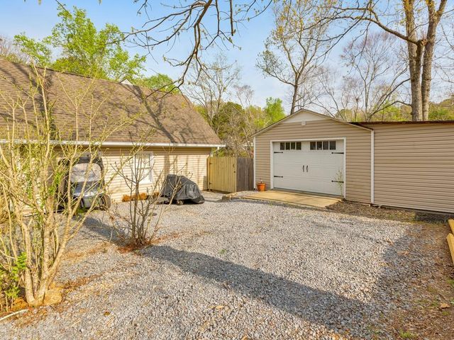 31 Fawn Lake Trail NE, White, GA 30184