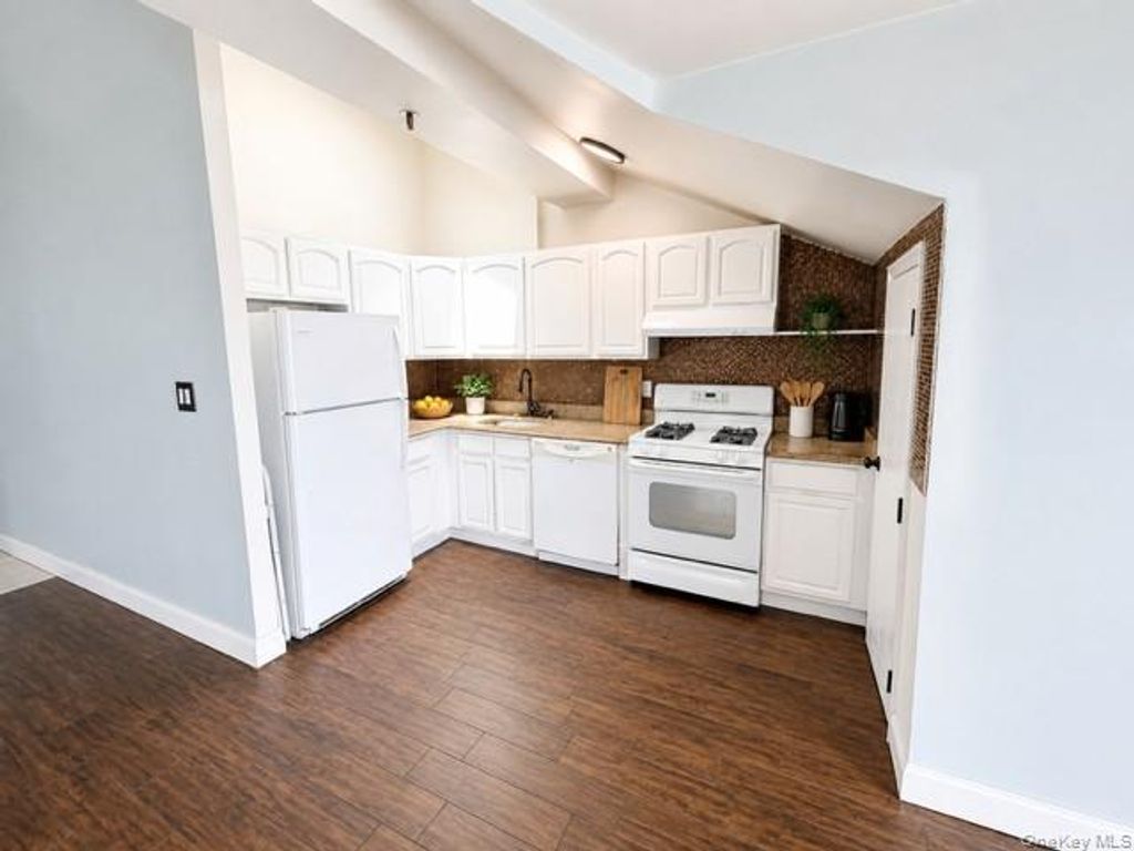 1432 Outlook Avenue 3, Bronx, NY 10465 — photo 5
