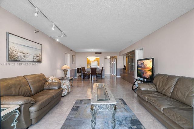 20515 E Country Club Dr 849, Aventura, FL 33180