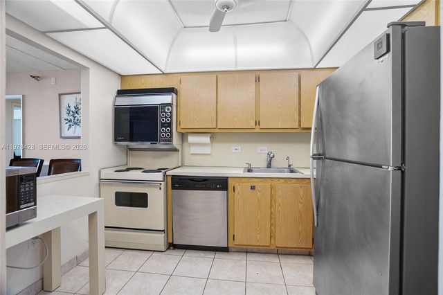 20515 E Country Club Dr 849, Aventura, FL 33180