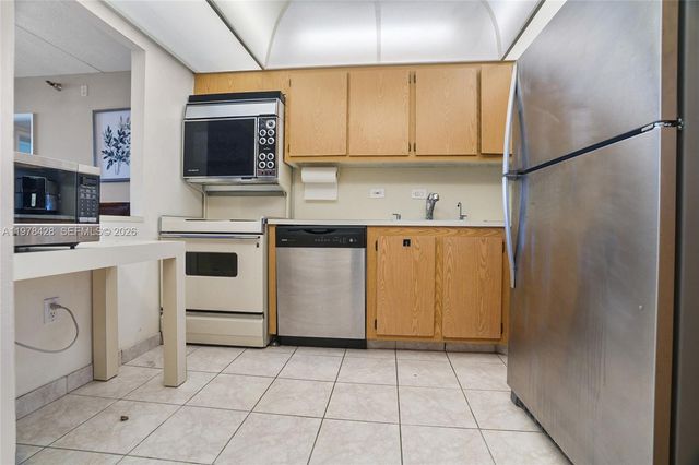 20515 E Country Club Dr 849, Aventura, FL 33180