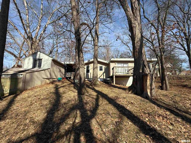 100 THRUSH Avenue, Pekin, IL 61554