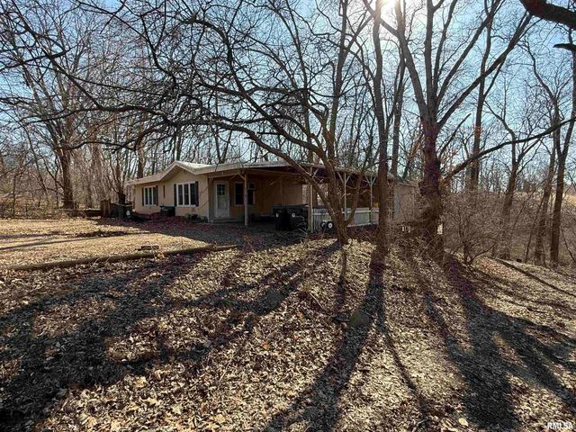 100 THRUSH Avenue, Pekin, IL 61554