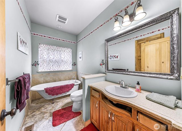 3378 Deer Trails Lane, Bow, WA 98232