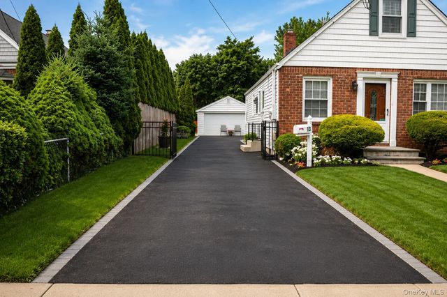 13 Gerald Avenue, Hicksville, NY 11801