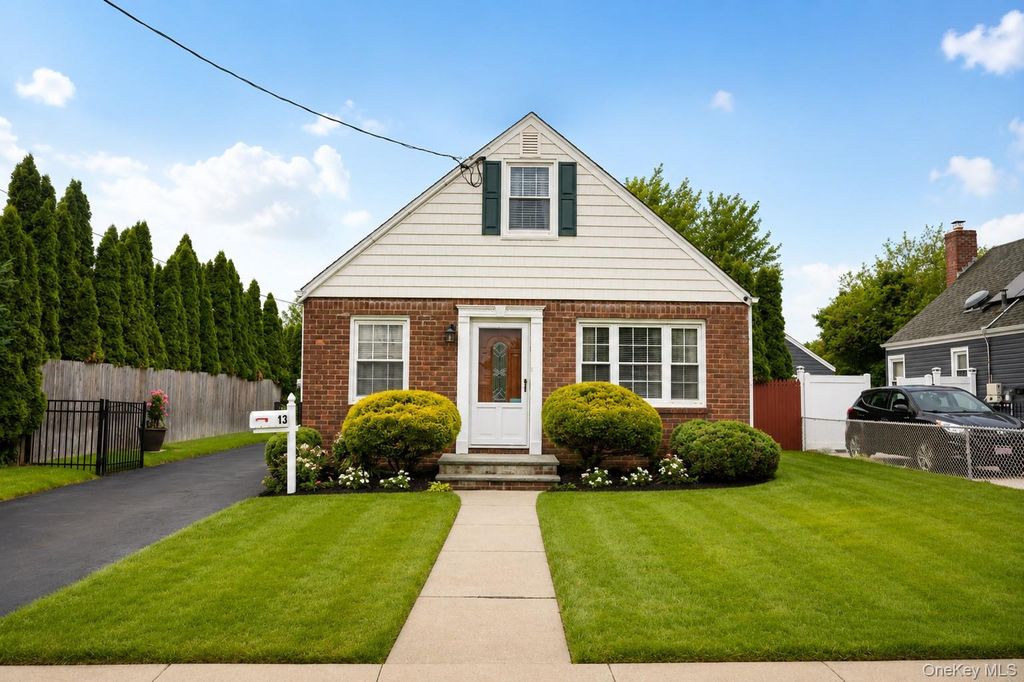 13 Gerald Avenue, Hicksville, NY 11801