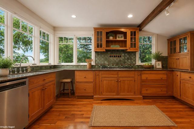 16 Heritage Drive, Sunapee, NH 03782
