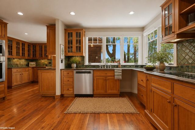 16 Heritage Drive, Sunapee, NH 03782