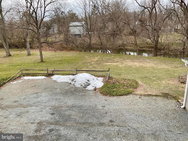 77 PARADISE LN, Ronks, PA 17572