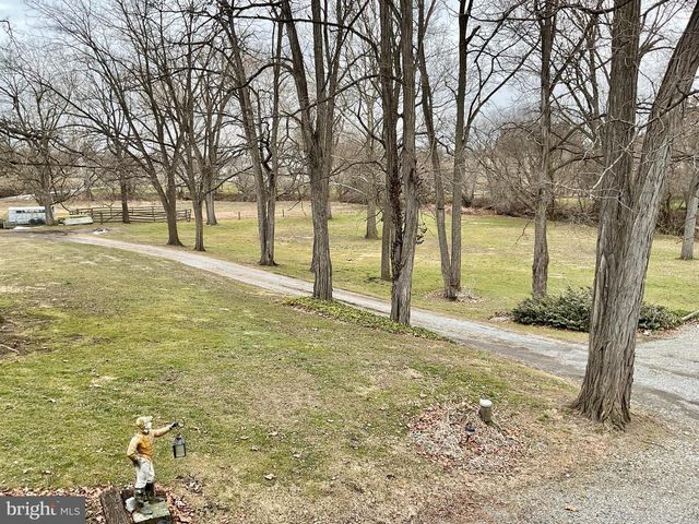 77 PARADISE LN, Ronks, PA 17572