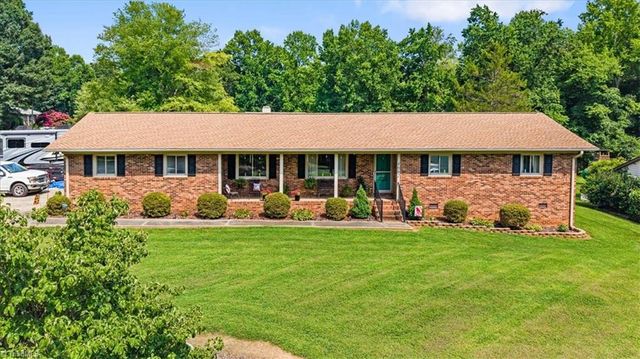4662 Pineview Drive, Trinity, NC 27370