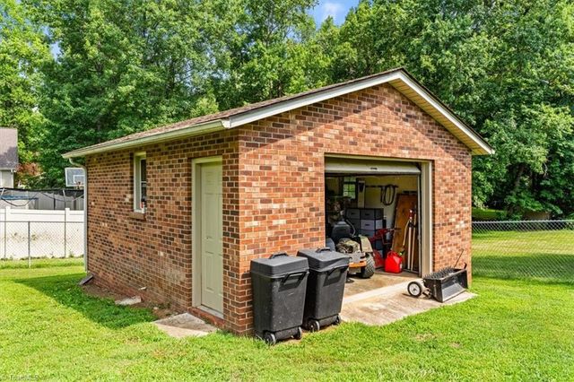4662 Pineview Drive, Trinity, NC 27370