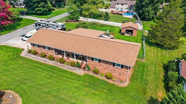 4662 Pineview Drive, Trinity, NC 27370