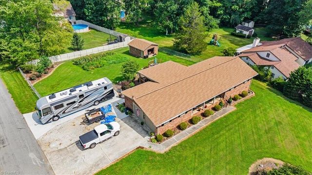 4662 Pineview Drive, Trinity, NC 27370