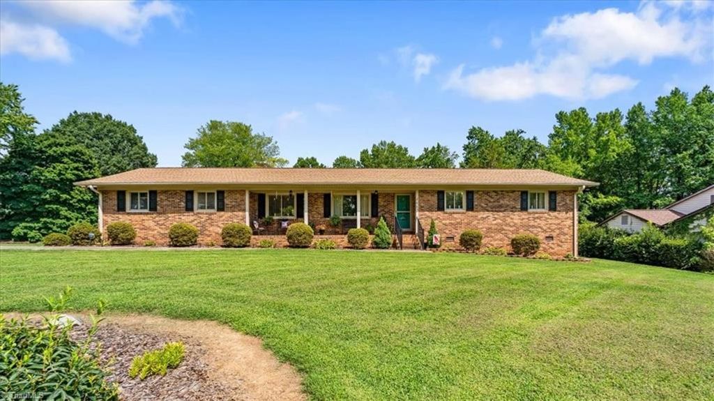 4662 Pineview Drive, Trinity, NC 27370