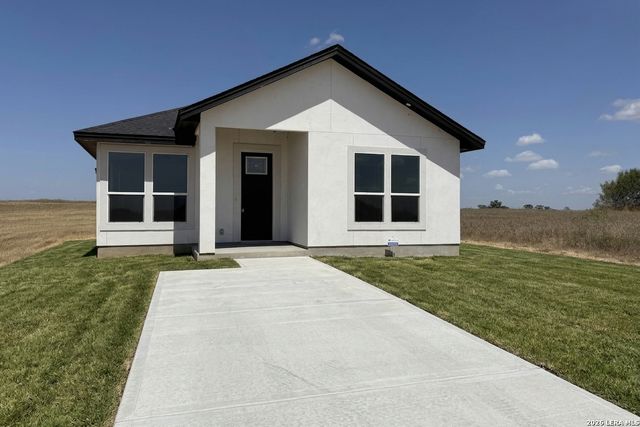 124 CAMINO VERDE CT, La Vernia, TX 78121
