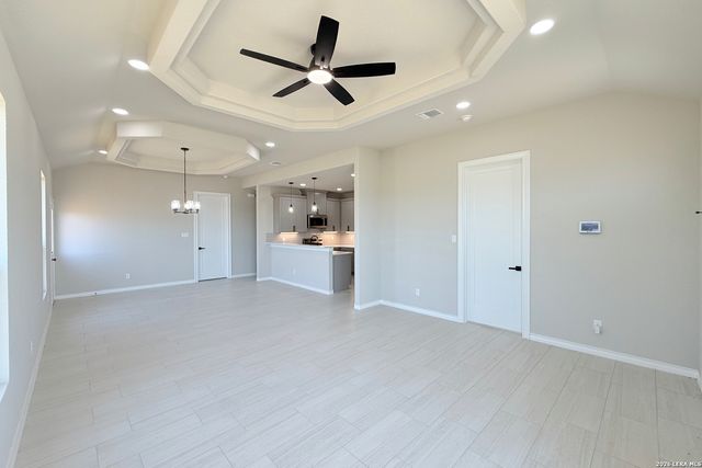 124 CAMINO VERDE CT, La Vernia, TX 78121