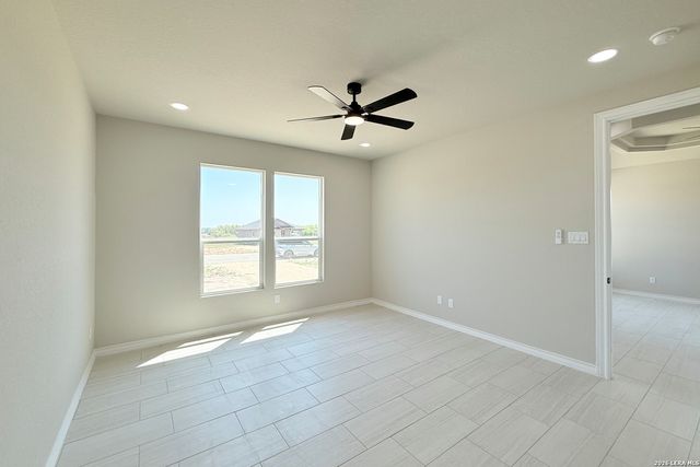 124 CAMINO VERDE CT, La Vernia, TX 78121