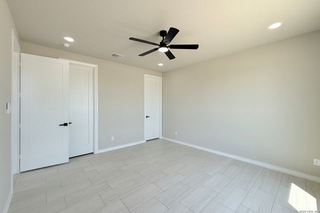 124 CAMINO VERDE CT, La Vernia, TX 78121