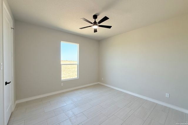 124 CAMINO VERDE CT, La Vernia, TX 78121