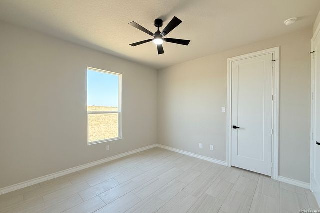 124 CAMINO VERDE CT, La Vernia, TX 78121
